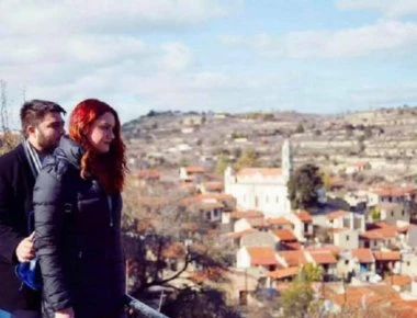 Έτσι έκανε πρόταση γάμου στην αγαπημένη του ο νεαρότερος κοινοτάρχης της Κύπρου (βίντεο)